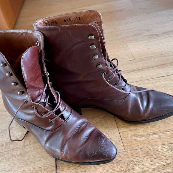 Cole Haan Lace-up Brown Leather Booties, size 6.5 - Picture 6 of 8